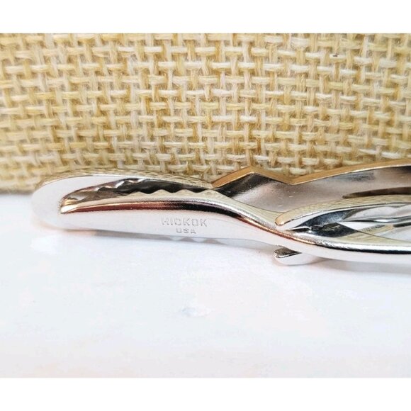 Vtg Hickock USA Two Toned Silver Gold Infinity Ribbon Tie Clip - Picture 3 of 3